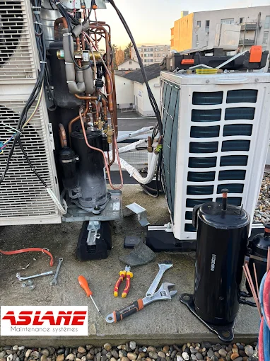 Remplacement de compresseur sur pompe à chaleur air-eau Panasonic Aquarea à Villeurbanne