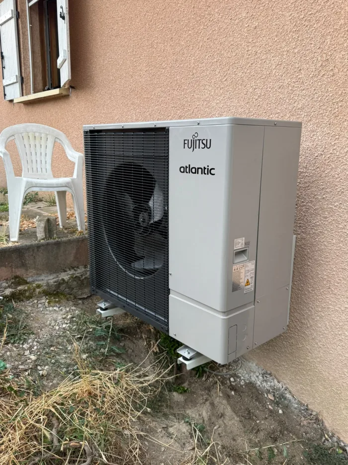 Pompe à chaleur air-eau Atlantic, chauffage seul, installée à Saint-Cyr-au-Mont-d'Or