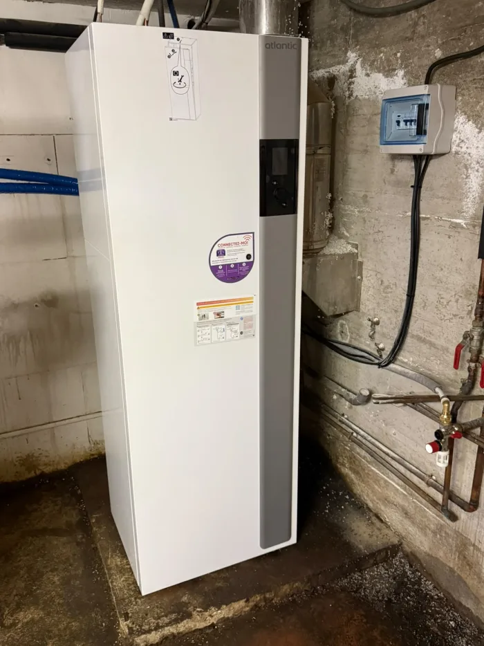 Pompe à chaleur air-eau Atlantic et eau chaude sanitaire installées à Roanne
