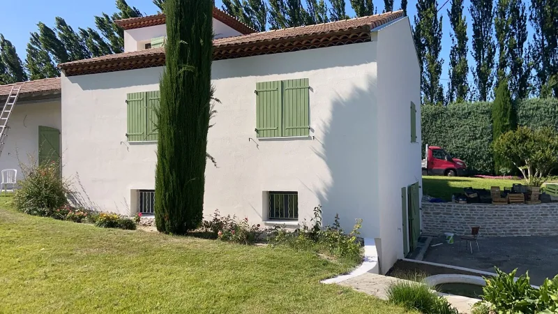 Isolation thermique par l'extérieur en maison individuelle à Nantua — façade rénovée (après) — vue 1