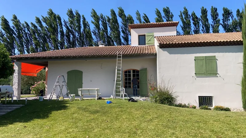 Isolation thermique par l'extérieur en maison individuelle à Nantua — façade rénovée (après) — vue 2